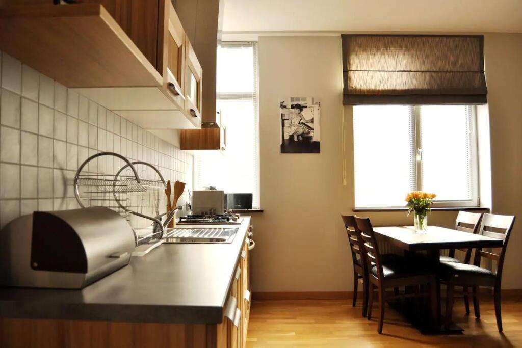 City Center 2Bdr Apartment Near Rustaveli Av. Tbilisi Exterior foto
